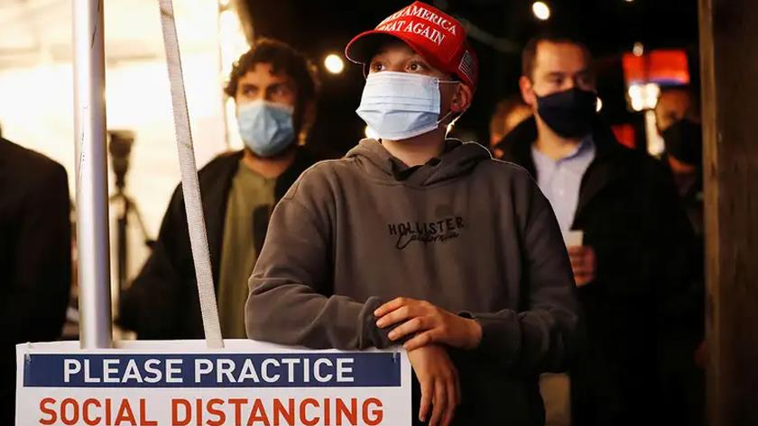 Iranpress: COVID-19: US cases surge to record 128,000 infections in a day 