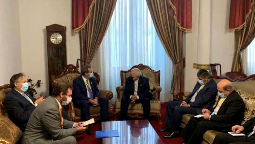 Iranpress: Iran, Chile confer on cementing mutual ties