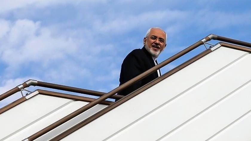 Iranpress: Zarif visits Pakistani officials to confer on bilateral, regional affairs
