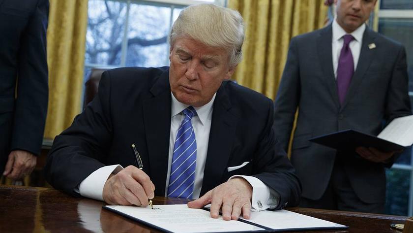 Iranpress: Trump extends National Emergency against Iran