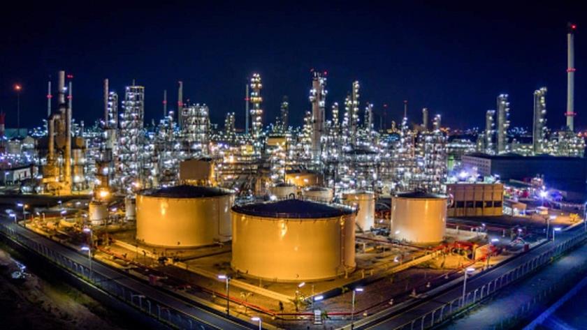 Iranpress: Jazan oil terminal in Saudi Arabia is on fire