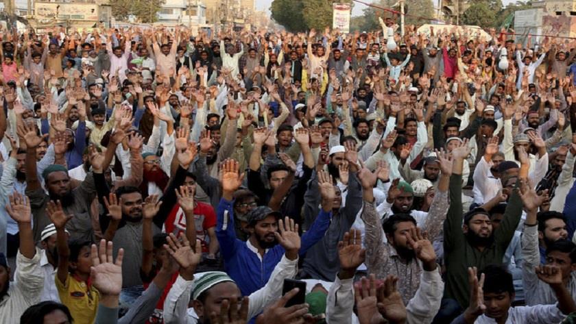 Iranpress: Pakistan: protesters demand expulsion of French ambassador to end sit-in