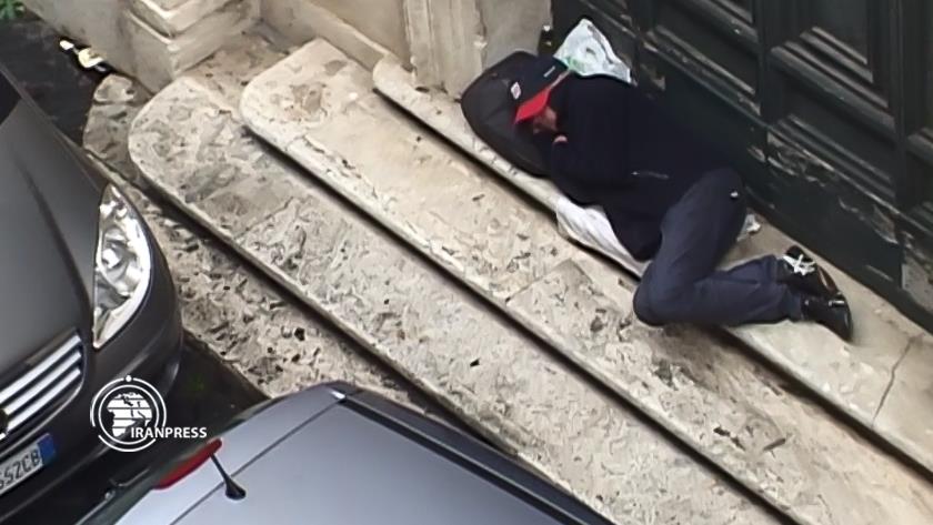 Iranpress: New wave of COVID-19 , recent challenge for homeless Italians
