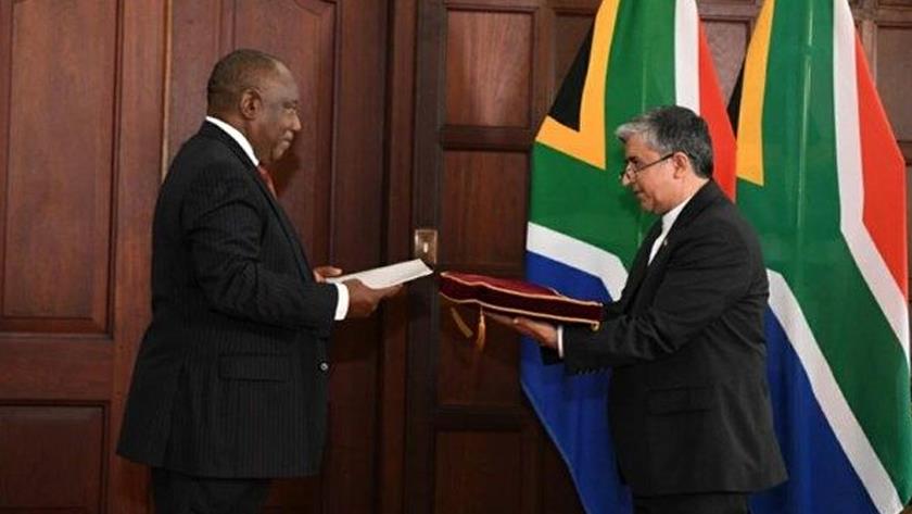 Iranpress: Iranian new ambassador presents credentials to S. Africa president