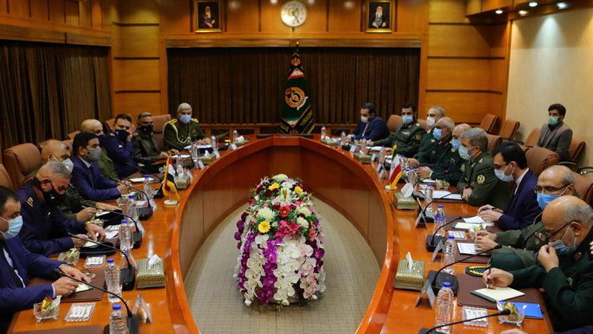 Iranpress: Iraqi Defense Minister: Iran stood by us in war against ISIS