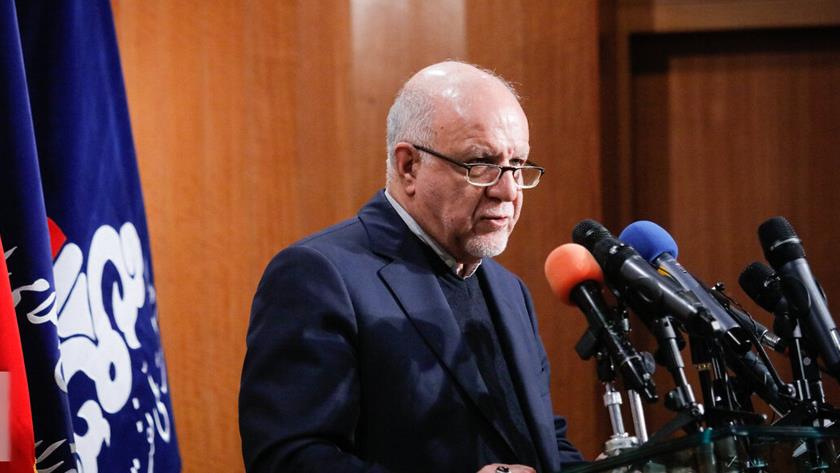 Iranpress: Petrochemical production to reach $ 25bln within next Iranian year: Oil min.