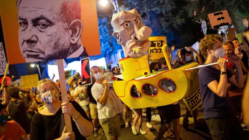 Iranpress: Thousands protest against Netanyahu outside his residence