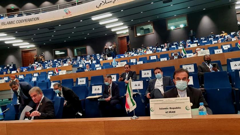 Iranpress: Interaction with Zionist regime, betrayal of Muslims