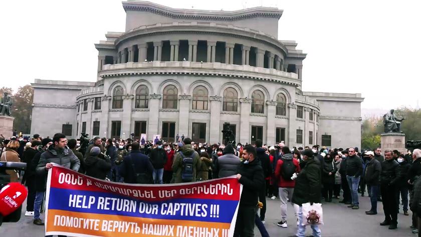 Iranpress: Armenian artists, media workers rally against government