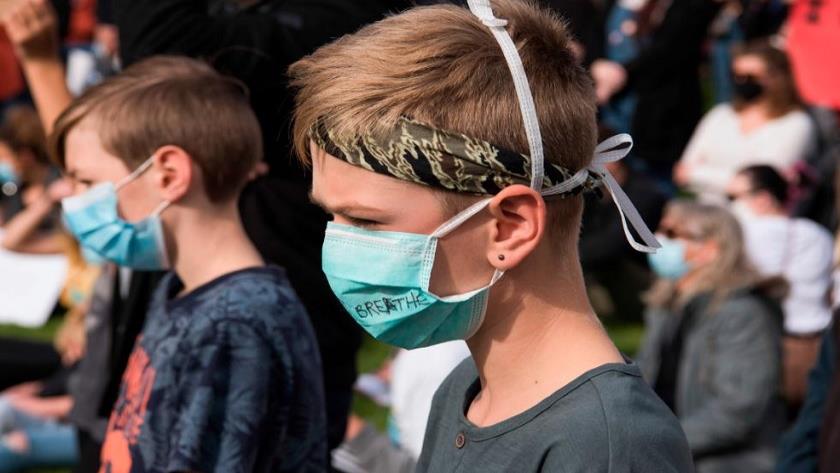 Iranpress: WHO: people should wear masks in poorly ventilated spaces