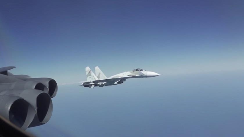 Iranpress: Russian Sukhoi-30 intercepts three US, French military aircraft