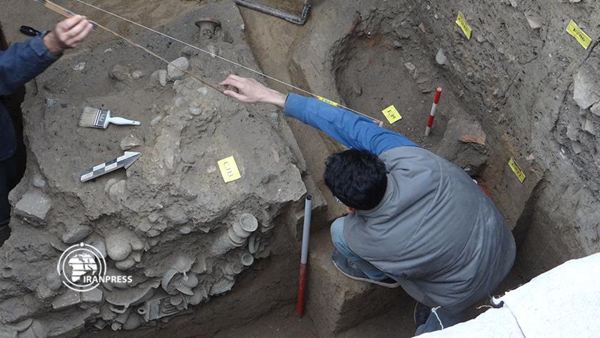 Iranpress: 300 ancient objects discovered in northern Iran