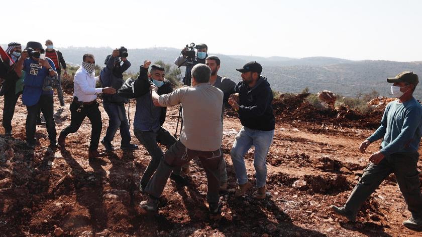 Iranpress: Israeli settler opens fire on Palestinians