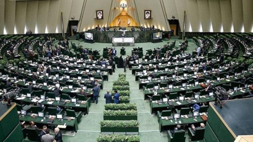 Iranpress: Seminaries professors, Leader