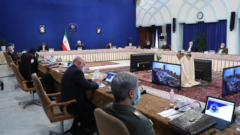 Iranpress: Economic growth to be positive until end of year: Pres. Rouhani