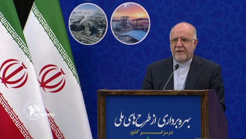 Iranpress: Petrochemical industry to reach $ 25 billion next year