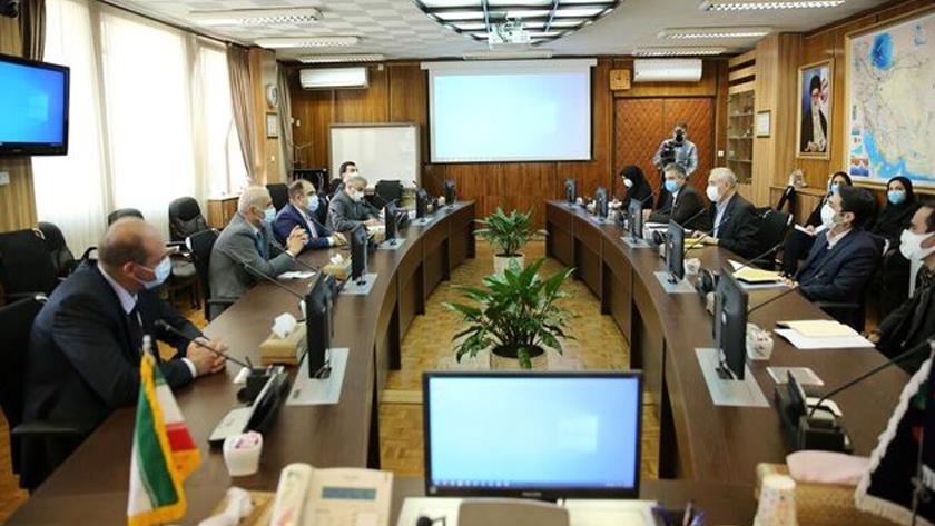 Iranpress: Iran, Armenia discuss gas exports, barter