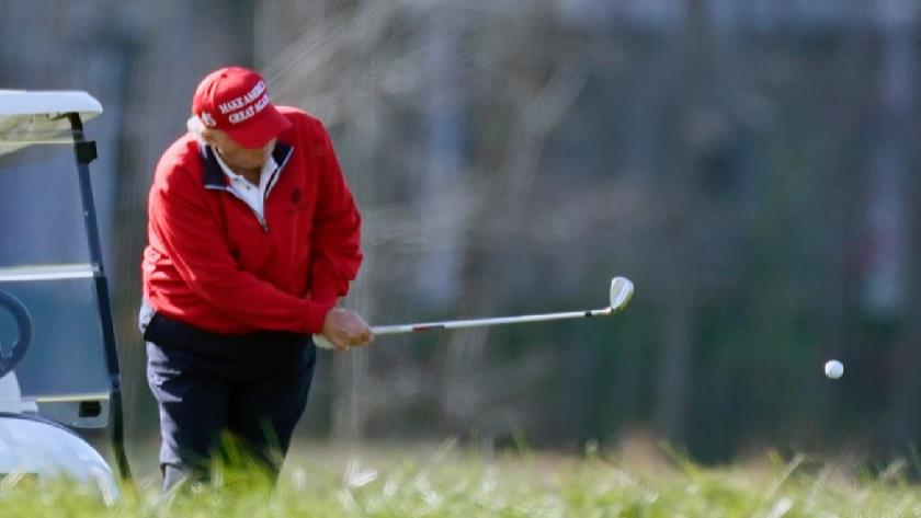 Iranpress: While in Florida golfing, Trump allows jobless benefits to expire for millions