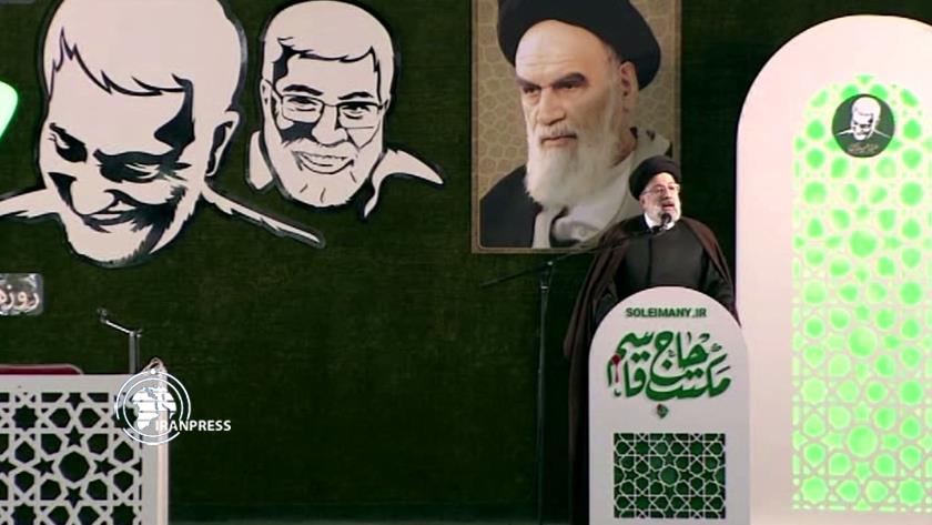 Iranpress: Islamic Ummah will determine time, place of revenge