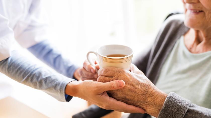 Iranpress: Study: Drinking five cups of tea a day improves focus in over-85s