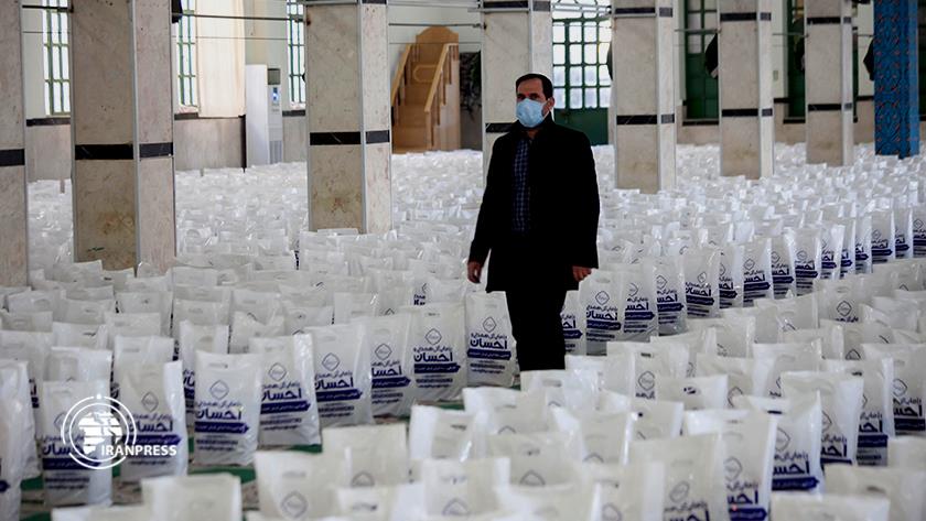 Iranpress: 30,000 livelihood packages distributed among needy in West Iran