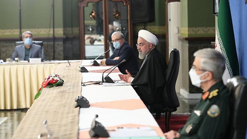 Iranpress: Iran eases off restrictions as COVID new deaths decrease by 70%