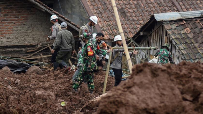 Iranpress:  Indonesia landslides kill 11, injure 18 