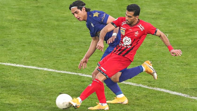 Iranpress: Tehran derby fist half: Persepolis 0 Esteghlal 1