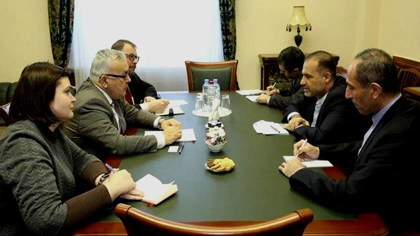 Iranpress: Tehran, Moscow discuss Biden government