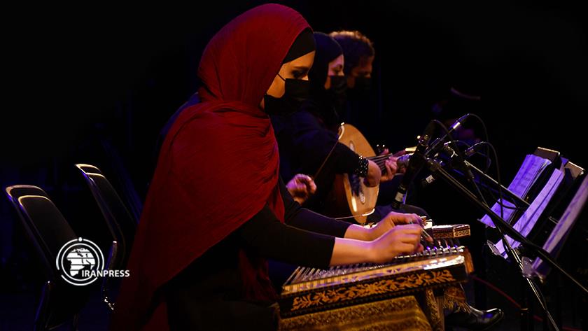 Iranpress: Orchestra of national musical instruments in picture