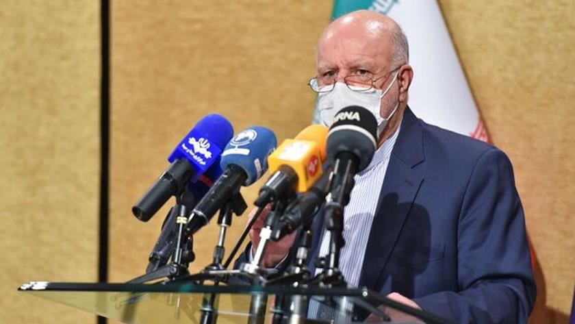 Iranpress: Iran able to build 80% of oil equipment: Zangeneh