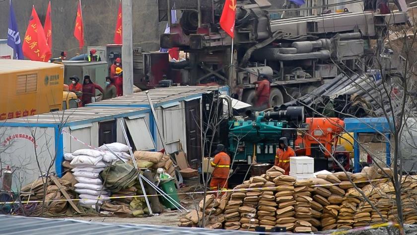 Iranpress: 11 Chinese miners rescue after 14 days trapped underground