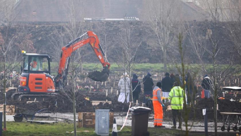 Iranpress: Britain records 22,195 new COVID cases, making it harder to lift lockdown