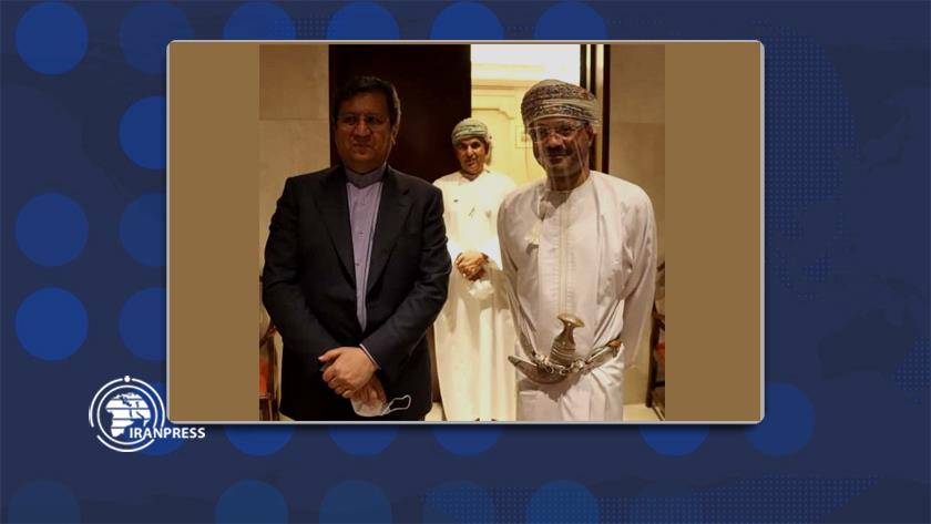 Iranpress: Iran, Oman stress development of economic, banking ties