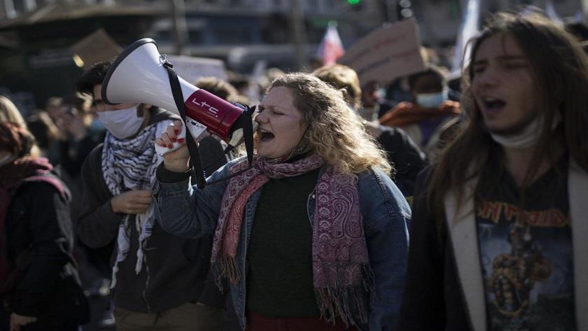 Iranpress: France: teachers, students rally in anti-government protests