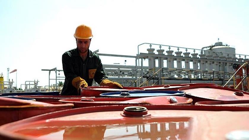 Iranpress: Brent crude oil  to hit $50/b in 2021