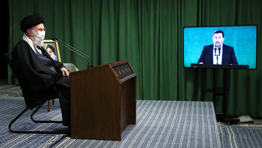 Iranpress: Leader met with eulogists on Lady Fatima