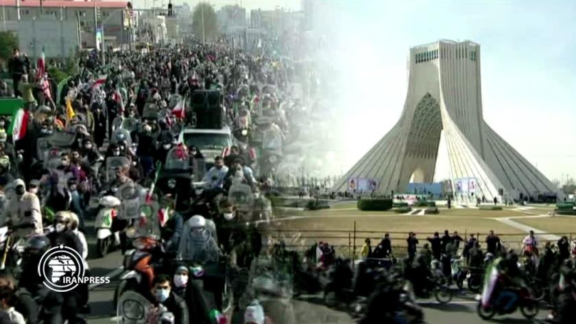 Iranpress: 42nd anniversary of Islamic Revolution victory underway in Tehran, other cities