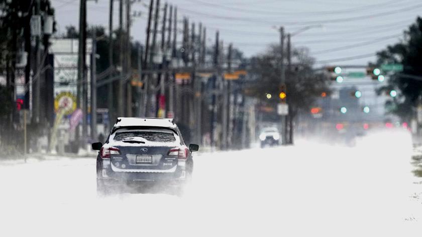 Iranpress: Severe cold and snow cut off power in Texas