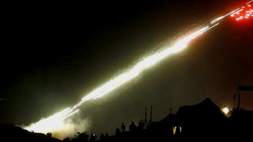 Iranpress: Night shooting at air targets in Iran-Russia joint drills