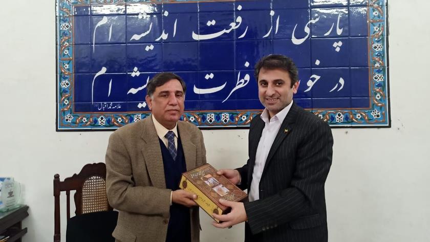 Iranpress: Iran, Pakistan to expand scientific, cultural cooperation
