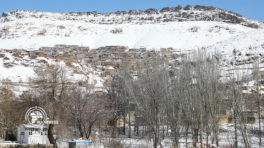 Iranpress: Beautiful snowfall in land of 