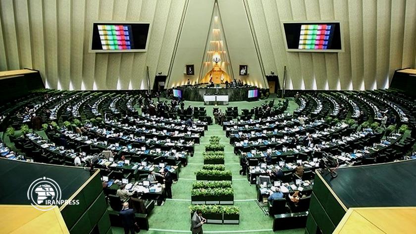 Iranpress: Statement: Iranian MPs appreciate Leader