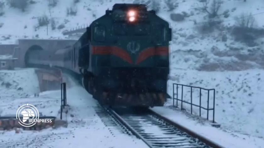 Iranpress: Stunning winter climate of Cham Chit in Iran