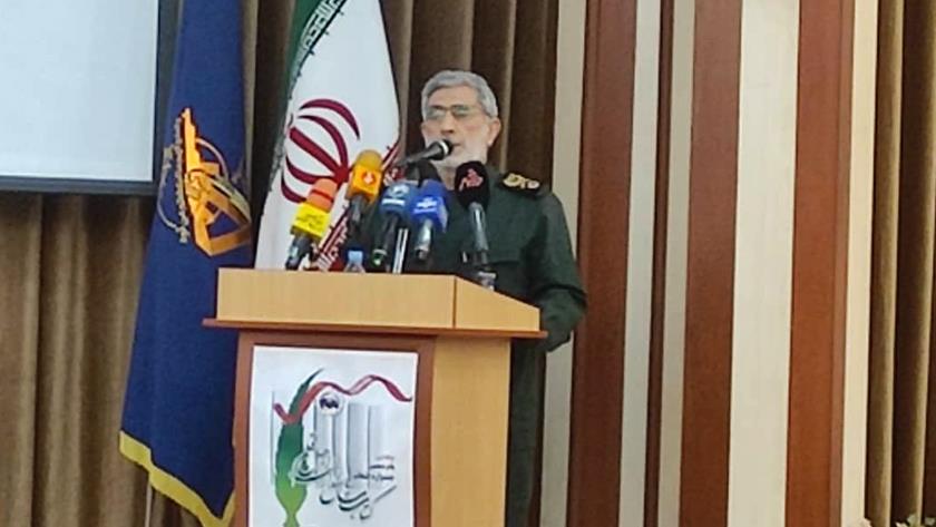 Iranpress: Revolutionary author should protect Islamic Revolution