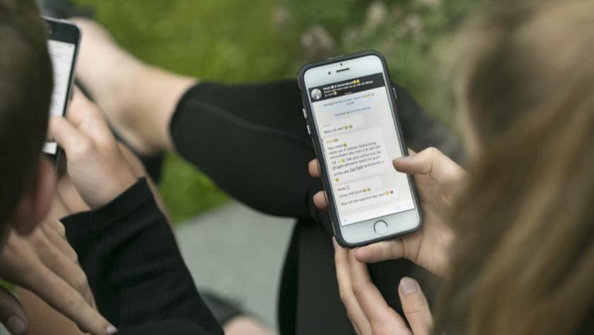 Iranpress: 40% of UK college students are addicted to their smartphones