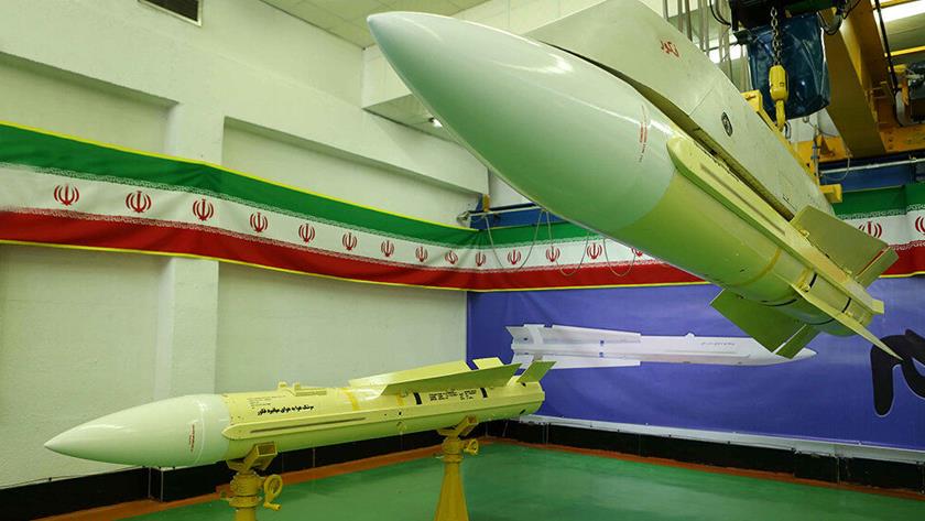 Iranpress: Fakour air-to-air missile; achievement of Iranian creativity
