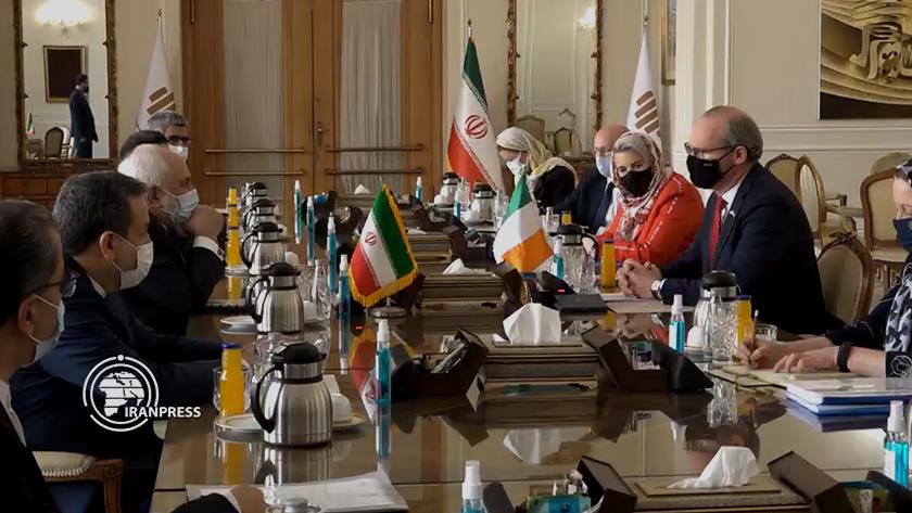 Iranpress: Zarif stresses need for complete lifting of US sanctions