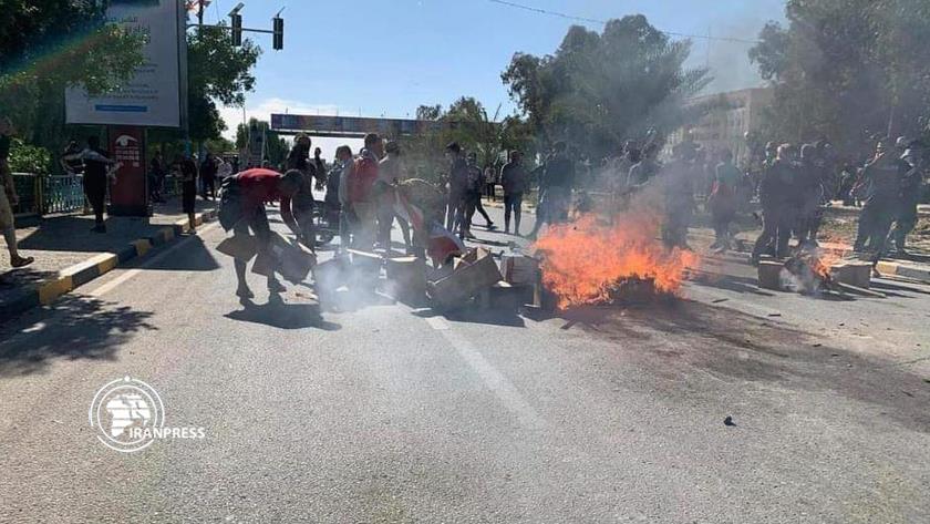 Iranpress: People of Najaf protest, asking governor to resign