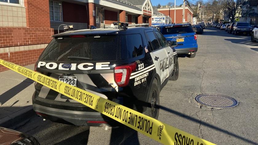 Iranpress: Armed man killed in standoff with police in New York, US